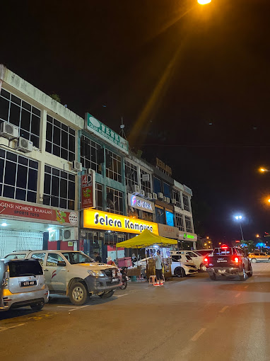 Makan Malam di Bintulu