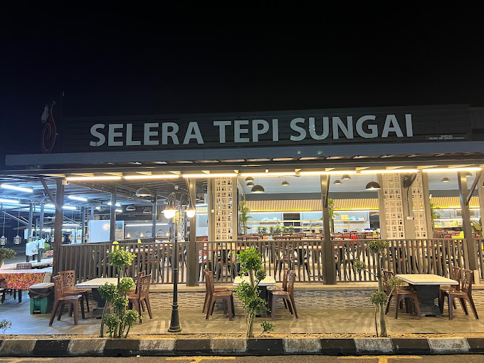 Makan Malam di Tanah Merah