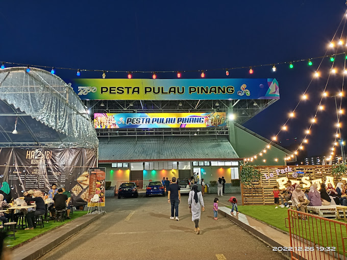 Makan Malam di Sungai Nibong