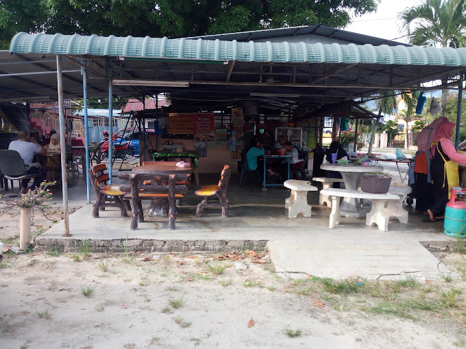 Makan Malam di Balik Pulau