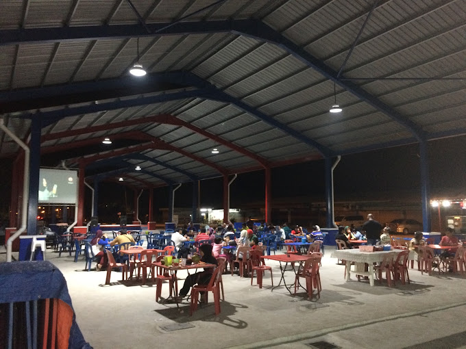 Makan Malam di Muar